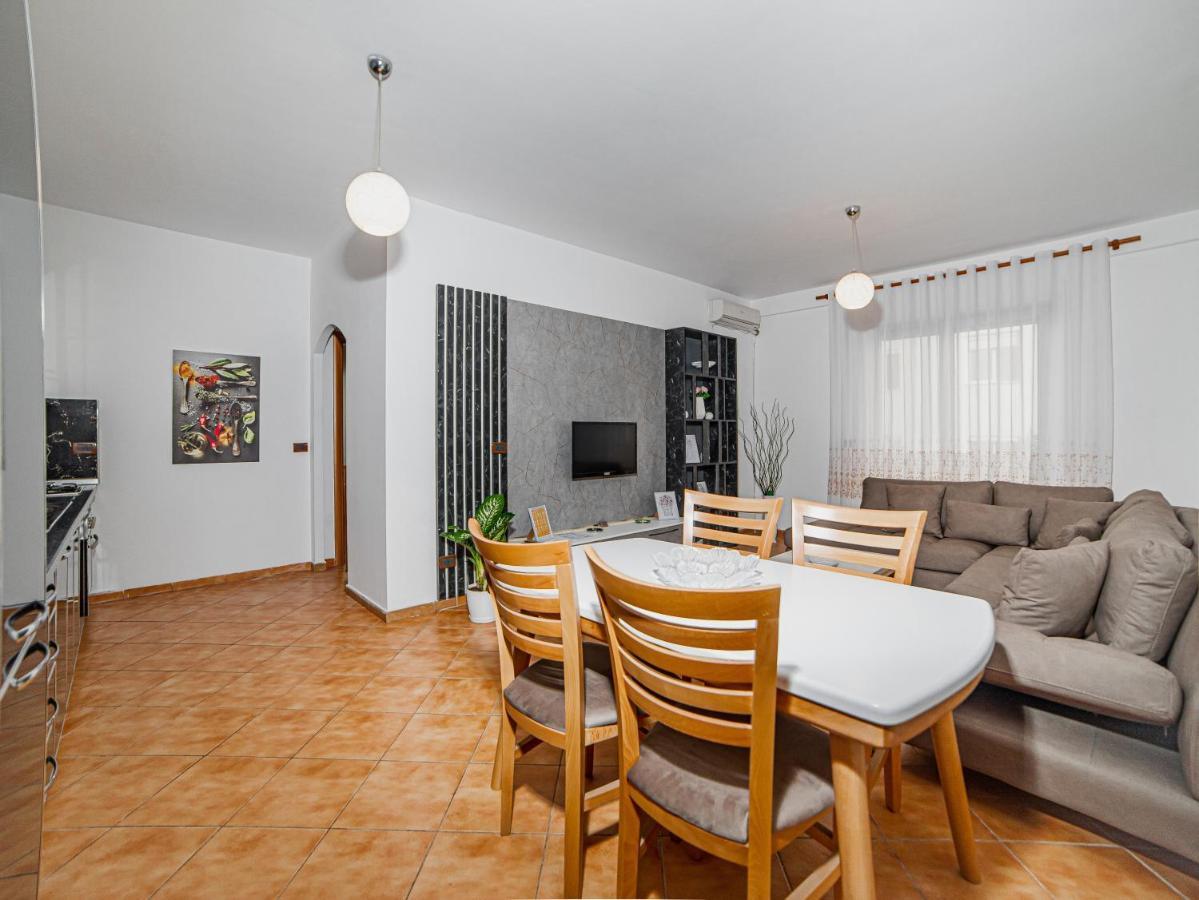 Ajla Apartment Durrës Exteriör bild