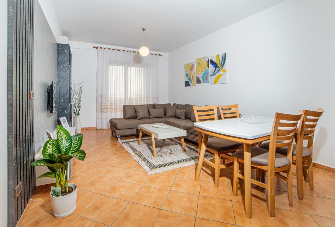 Ajla Apartment Durrës Exteriör bild